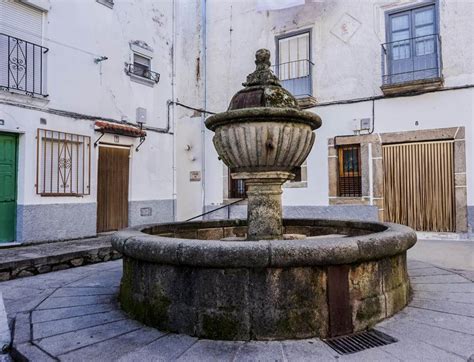 Fuente del aliso se encuentra situado en el corazón del valle del ambroz, y nuestro enclave nos permite ofrecer la máxima tranquil. ¿Qué ver en Hervás? Pueblo extremeño en 7 visitas. ¡GUÍA GRATIS!