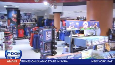 Phone me met opera shop. New York Mets Clubhouse shop opens early for fans to buy ...