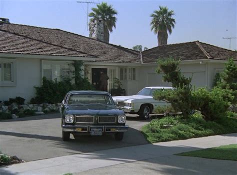 Когда зовёт природа / ace ventura: IMCDb.org: 1974 Pontiac Ventura in "The Rockford Files ...