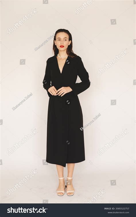 4781 Lady Black Dress Pearls Images Stock Photos And Vectors Shutterstock