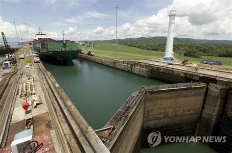 قناة السويس)는 지중해와 홍해를 잇는 운하이다. ② 세계 선박 97% 통과…해운물류 지도 바뀐다 | 연합뉴스