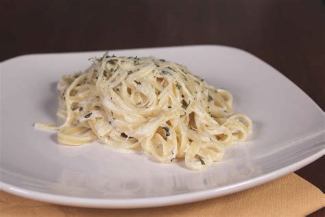 And watch videos demonstrating recipe prep and cooking techniques. Easy 5 Ingredient Alfredo Sauce • Cooks Recipe Collection