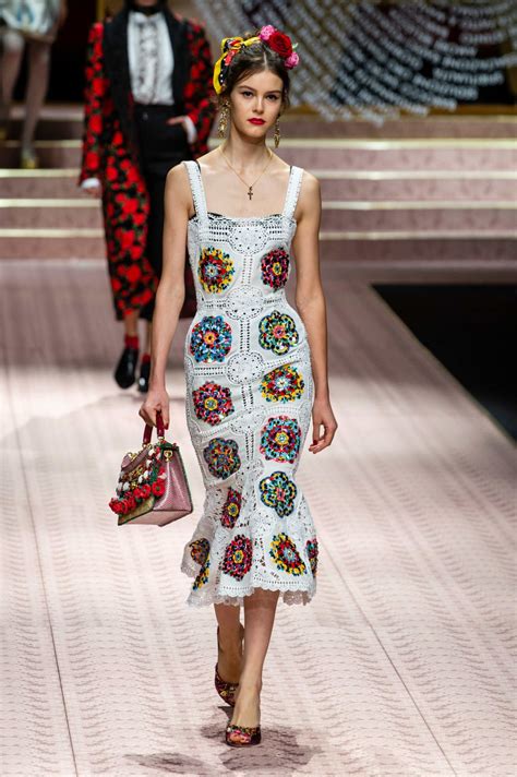 Discover nowfashion, the first real time fashion photography magazine to publish exclusive live fashion shows. Dolce & Gabbana Dive Deep into Their Brand DNA for Spring ...