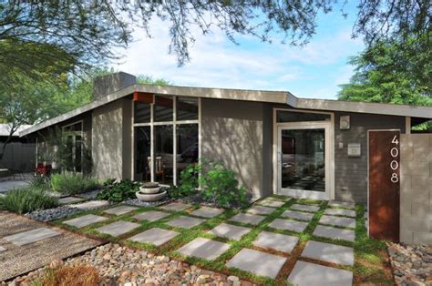 Look at the overall composition's simplicity as an asset, and concentrate on focal points in the facade that will keep your eye interested. Distinct Glass Designs of Innovative Mid Century Modern Homes