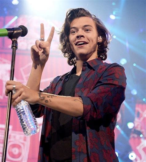 Harry Styles Peace Sign 🏻 Harrystyles Directioner