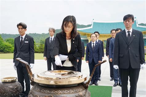 Dictionary collections quiz community contribute certificate 김외숙 법제처장, '호국보훈의 달' 대전현충원 참배