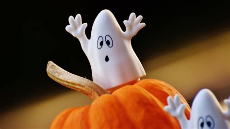 Download Wallpaper 3840x2160 Halloween Pumpkins Ghosts Toys 4k Uhd