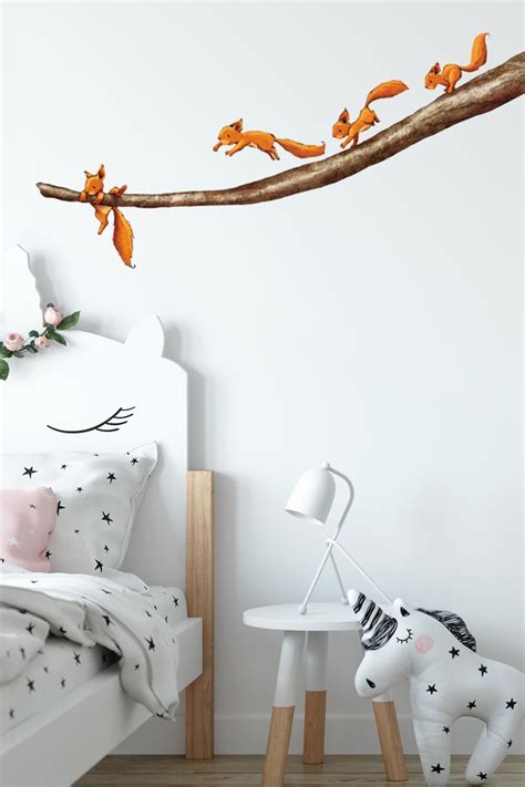 Wenn das putzerl anfängt, auf. Wandtattoo Einhörnchen | Wald babyzimmer, Tapete ...