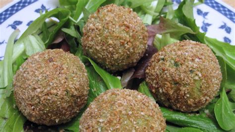 Che voi siate vegetariani, vegani o onnivori i legumi devono sempre essere presenti nella vostra alimentazione e nella vostra dispensa. Polpette di patate e fagiolini - Ricette Bimby