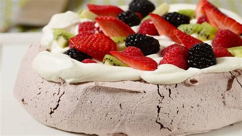 Its name is unusual, but in fact it is just an ordinary meringue of egg whites, but the original feed, a successful combination with fruits, and. Pavlova With Meringue Powder - Meringue Powder Substitutes You Ll Come Across In Your Kitchen ...