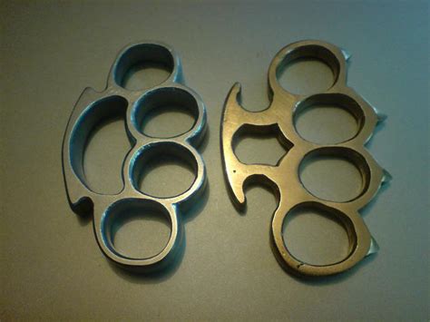 If your knuckles break for any reason you can return the broken remains for a free. WeaponCollector's Knuckle Duster and Weapon Blog: Handmade Brass Knuckle Duster