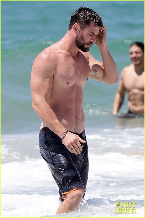 Chris Hemsworth Goes Shirtless Bares Ripped Body In Australia Chris
