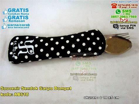 Cangkir air panas dan 2 sendok makan madu. Macam-macam Sendok Nama | Souvenir Pernikahan
