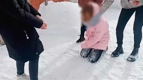 В Березниках школьницы избили сверстницу и сняли это на видео Рифей Пермь новости Перми и