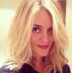Daphne Oz Debuts Platinum Blonde Hairstyle Daily Mail Online