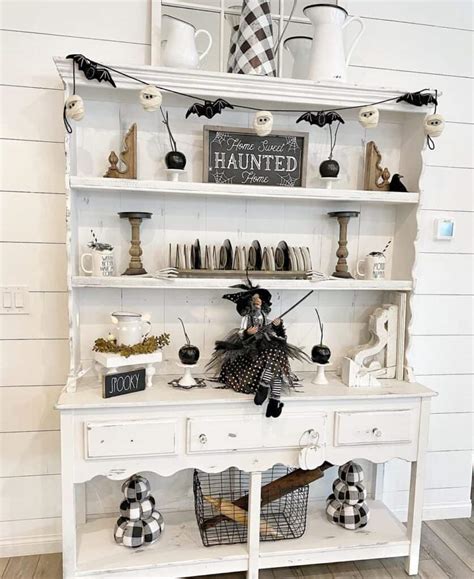 32 Fun Halloween Witch Decor Ideas To Dress Up Your Home