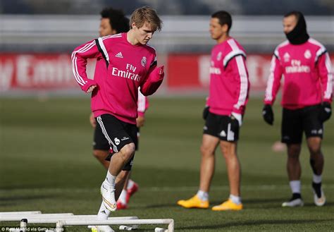 Martin ødegaard heureux d'avoir opté pour heerenveen. Martin Odegaard takes part in first Real Madrid training session... and races Gareth Bale ...