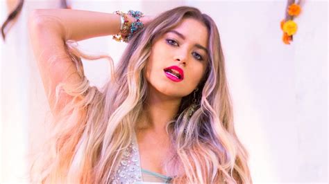La hija pequeña de los reyes ha escogido la misma prenda que lucía en su primera aparición en mallorca en el verano de 2020, que en aquella ocasión quedó en un completo segundo plano. Sofia Reyes: Meet Mexico's multilingual pop sensation ...