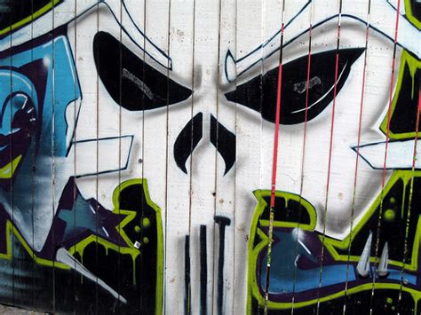 30 Skull Graffiti