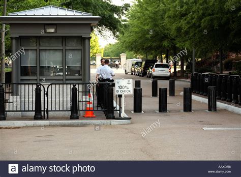 Security Gate And Guards Near The White House Stock Photo 7267383 Alamy