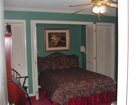 You pick the best wall for the bed, flank it with a couple of nightstands, maybe add a dresser or even a small sofa, and you're done.but it's not one size fits all, and bedroom layouts need to cater to the specific space. Greg brought up the idea of a murphy bed. Doing something ...