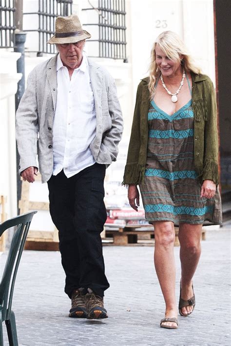 Are Neil Young And Daryl Hannah Married