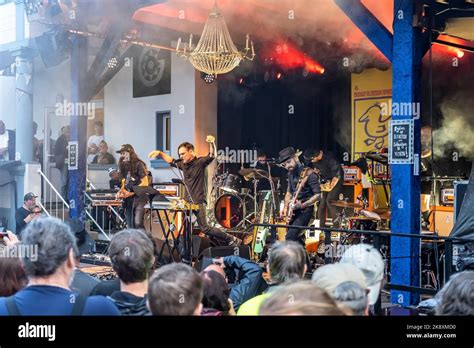 Der kanadische SängerAlex Henry Foster & The Long Shadows live beim
