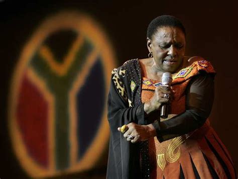 Sharon Quinn The Original Runway Diva South African Singing Legend Miriam Makeba Dies On Stage