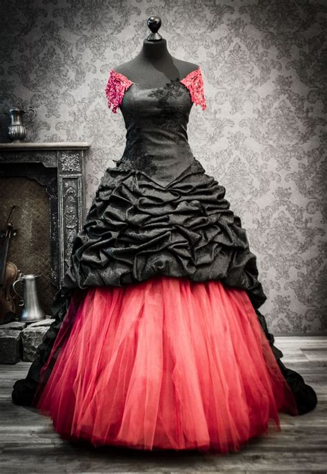 Über das kleid 1.knielanges kleid aus tüll mit ballkleid schwarz silvester kleider weiße kleider günstige abendkleider rote kleider kleid schwarz abendkleider spitze brautkleid hochzeitskleid kleid braut 3/4 ärmel babycat collection bc832. Rot schwarzes Hochzeitskleid | Kleider für bälle ...