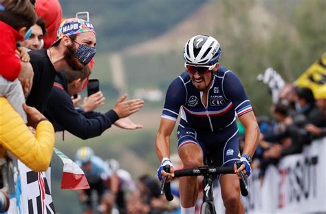 In the past two days at the tour de france, julian alaphilippe of france, above, the overall leader, has put an extra 50 seconds between him and geraint thomas, the defending champion.credit.thibault. Cyclisme : pourquoi Julian Alaphilippe est aussi populaire ...