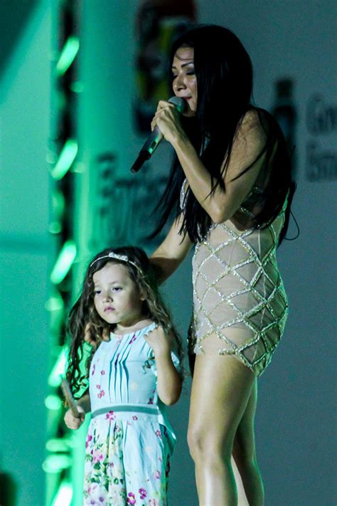Simone & simaria video essentials. Filhos de Simone e Simaria roubam a cena em show em ...