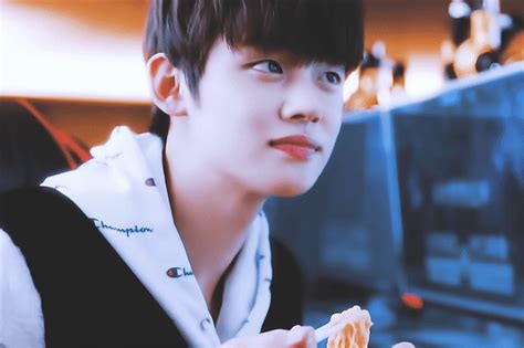 emotional txt crying moments (soft & sensitive yeonjun soobin beomgyu)txt tv. الآراء صورة تخرج يونجون عضو فرقة TXT + تغطية الإعلام ...