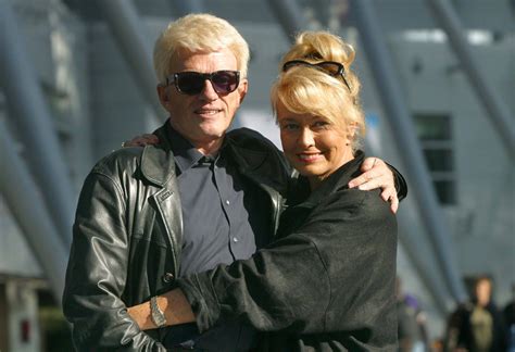 A.) ist ein deutscher musiker. Bilder: Das ist Heino