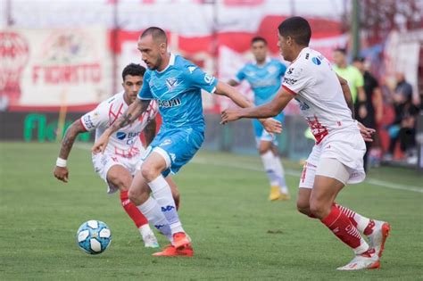 Vélez presentó sólo a tomás guidara y lautaro giannetti de los once con los que había recibido a lo de huracán, en cambio, apunta hoy a una refundación en la era damonte (con una veintena de. Vélez derrotó a Huracán y quedó puntero - Diario Hoy En la ...