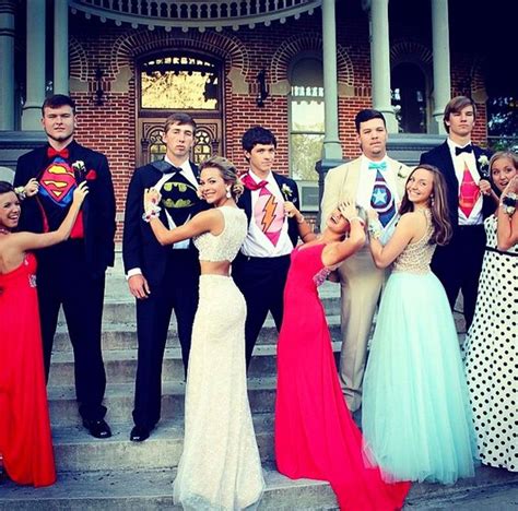 25 Prom Poses To Take With Your Friends On The Big Night Prom Poses