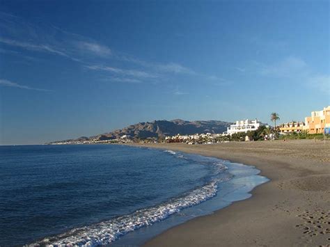 Top de las playas nudistas en España