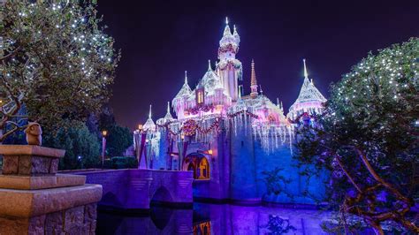 Sleeping Beautys Winter Castle Decorated For The Holidays And Illuminated At Night Disneyland