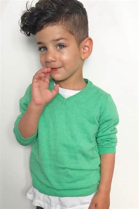 Hard parts are trendy and short mohawks are always cool. 25+ bästa Trendy boys haircuts idéerna på Pinterest ...