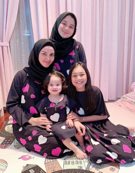 Malaysian actress fiza halim opens up about third divorce that was done through whatsapp. Kongsi Foto Percutian, Ramai Tertarik Tengok Wajah Cantik ...