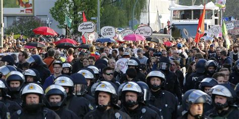 Und wann sind unsere feiertage? Polizeipräsenz am 1. Mai in Berlin: Zeit für Abrüstung ...