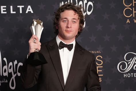 Dave Portnoy is a Hero for Saying “The Bear” is Overrated - TFM