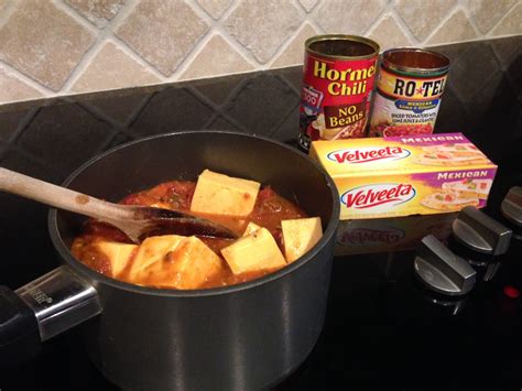 Chili Cheese Dip One Can Hormel Chili With No Beans One Can Rotel