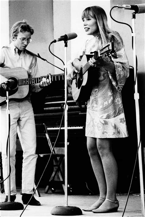 Joni Mitchell At The Mariposa Folk Festival In 1967 60s Flashback Singer Folk Festival