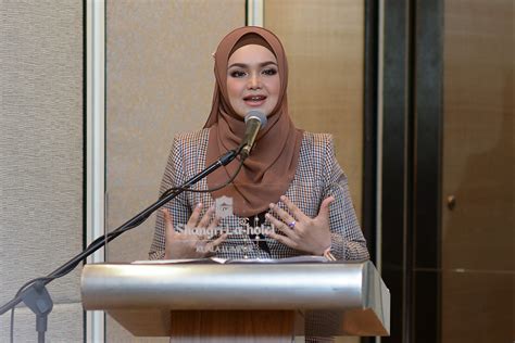 No ads, always hd experience with gfycat pro. Laris! Tiket Konsert Siti Nurhaliza Terjual 70 Peratus ...