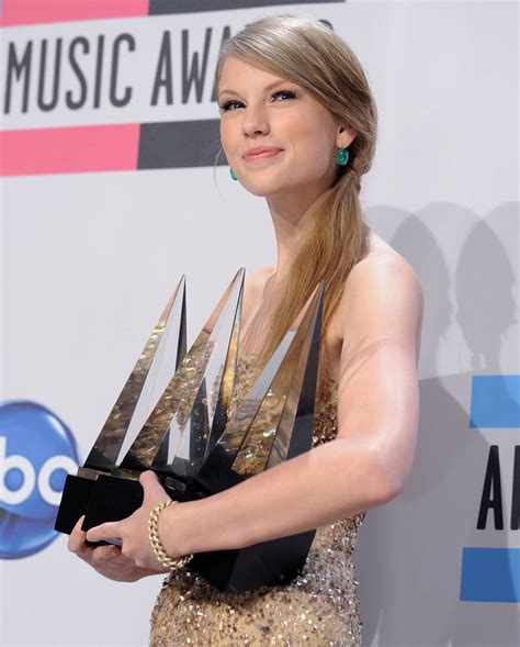 Taylor Swift At The 2011 American Music Awards How Many American