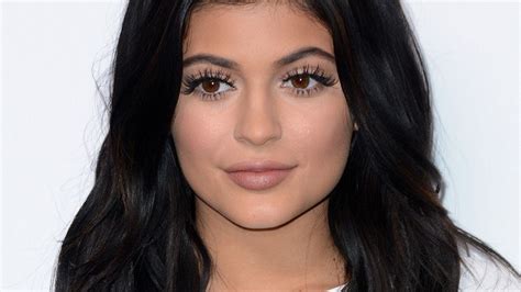 Shocker Kylie Jenners Exhaustive 16 Step Makeup Routine Is A Sight To