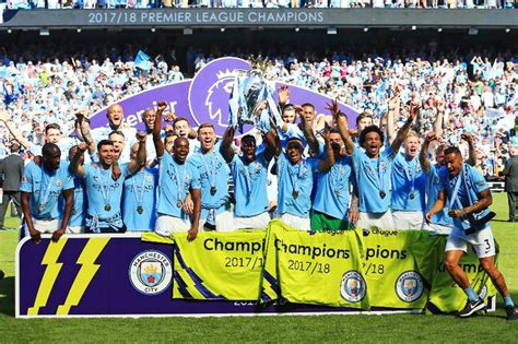 It shows all personal information about the players, including age, nationality, contract duration and current market. Premier League History - 2017/18 Season Review