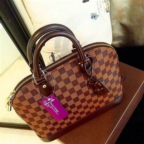 Compare the best credit cards with free luggage/gifts in singapore 2021. Louis Vuitton Alma MM . condition very good . with dust bag key lock 🎁 redeem it free with ...