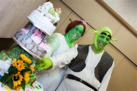 What A Fairytale Wedding Couple Tie The Knot Dressed As Shrek And