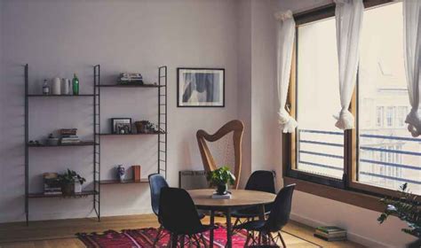 Rumah ini memiliki desain yang unik dan semakin terlihat menarik dengan pemilihan warna cat yang tepat. Cara Terbaik Memilih Warna Cat Rumah | Rumah Mewah DP Murah
